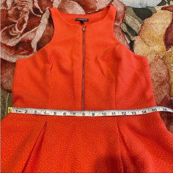 Express dress - Picture 7 of 10